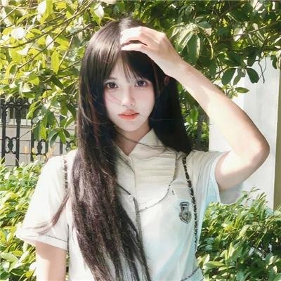 院子里的女人
